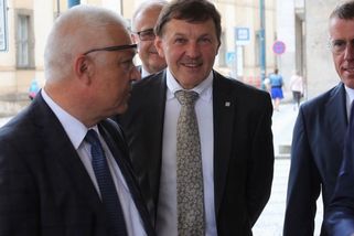 sinmed.cz/politika/kdo-nemaka-skonci-rekl-babis-poslanec-faltynek-od-27-zari-2023-ve-snemovne-nepromluvil-1319.html?utm_source=www.seznam.cz&utm_medium=seznam_distribuce&utm_campaign=lide