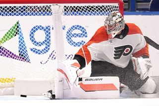 Český gólman prožívá mizerný start sezony. Jeho kontrakt v NHL je pod drobnohledem - Sport.cz