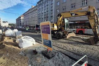 Hřib se chlubil rozšířenou tramvajovou zastávkou, teď ji zase zužují - Novinky