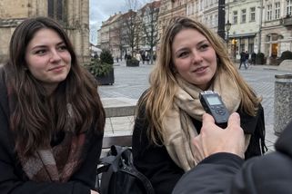 „Peněz mám, že nevím, co s nimi,“ stěžuje si stále více mladých. Starší generaci vyčítají bezohlednost