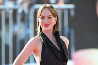 Česká herečka dobyla Soul! Elizaveta Maximová získala prestižní cenu a na červeném koberci překvapila šaty
