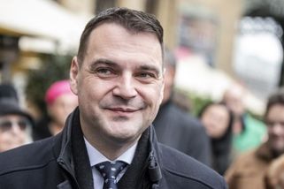 prahain.cz/politika/macinka-trva-na-zruseni-czechia-je-to-blaznivec-reaguje-zaoralek-28878.html?utm_source=www.seznam.cz&utm_medium=seznam_distribuce&utm_campaign=lide