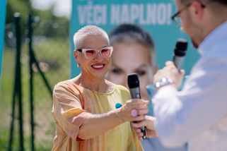 Pěvkyni Peckovou urážel starosta z Hané. Táhni do pr*ele nenažraná německá ludro, napsal
