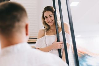 Bratrovi jsem zdarma hlídala dům celé léto. Když se vrátil, přišlo mi vyúčtování - Médium.cz