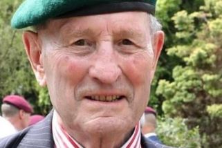 „Stačila by jedna dávka z kulometu." Britský veterán šokoval výrokem o migrantech