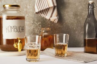 Kimči, kombucha a další fermentované potraviny jsou zdravé, ale pozor na nadměrné množství soli a cukru - Novinky