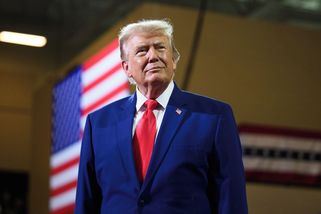 Trump a Putin jako zamilovaní. Ani jeden nechtěl zavěsit, líčí podle Romancova telefonát obou prezidentů ruská média