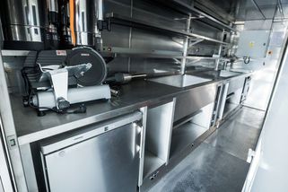 Drahé tendry na armádní kuchyně. Obrana potvrdila, že Sehnalům zadala i servis - Seznam Zprávy