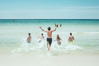 Nákup měsíce předem, letadlem a hlavně luxus. Jak Češi vyrážejí k moři - Seznam Zprávy