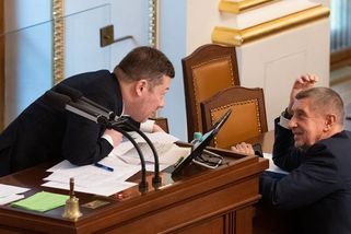 Nervózní voliči Babiše a Okamury se začínají ozývat: „Kdy nám dáte to, co Fiala ukradl?“