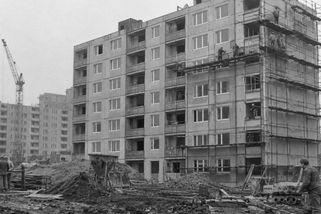 Způsob, jakým komunisté financovali bydlení, by se dnešním důchodcům asi nelíbil