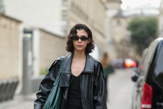 Podzimní trendy účesy z pařížského fashion weeku, které budete chtít okamžitě ukázat svému kadeřníkovi
