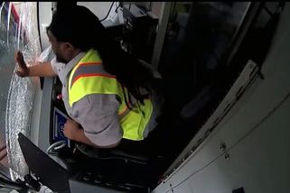 Řidič tramvaje v San Francisku za jízdy usnul a narazil do druhé. Kamery kolizi zaznamenaly - Novinky