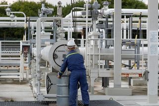 Česko jako jediné nemá ropu z Družby, problém musí řešit polský Orlen - Novinky