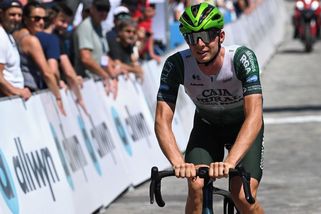 Kousek od pohromy. Nepozorný řidič na Tour málem srazil domácí hvězdu i českého cyklistu - Sport.cz