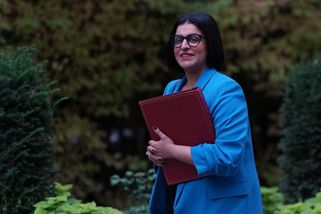 Přijměte deportované migranty nebo vás k nám přestaneme pouštět, pohrozila Eritrejcům Británie - Novinky