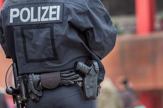 Deset teenagerů ve Frankfurtu nad Odrou pěstmi a kopanci zmasakrovalo školáka - Novinky