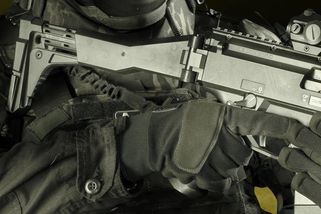 Armáda pořídí rukavice za téměř 200 milionů. Dodá je rodinná firma z Moravy