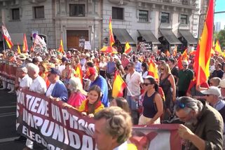 Proti vládnímu „neřešení“ krize v Ceutě protestovaly v Madridu desetitisíce lidí - Novinky