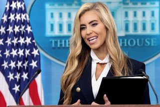 Trump ji označoval za advokátku. Jeho mluvčí přiznala, že nesložila zkoušky - Novinky