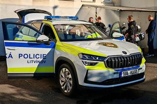 Vidíte tu chybu? Nové auto litvínovských strážníků se stalo internetovým hitem, do služby zatím nesmí