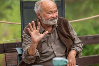 Rudolf Hrušínský slaví osmdesátku. Dvě desítky let strávil v Ulici, kolegové mu připravili oslavu - Novinky