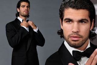Nový Bond na scéně! Nejmladší tenisová jednička Carlos Alcaraz nahodil smoking a fanynky šly do kolen - Super.cz