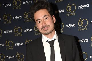 Zpěvák Mirai ukázal rodinné štěstí! Fanoušci se rozplývají nad snímky s měsíčním synem