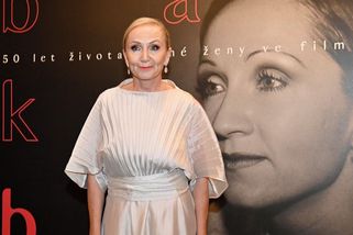 Bára Basiková na vlastní premiéře v něžném modelu, který nepotřeboval výstřih ani rozparek. Havlová dorazila v kanadách, Machálková ve zlatě