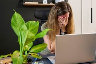 České zaměstnance drtí stres. Třetina považuje své pracovní vytížení za neudržitelné - Novinky