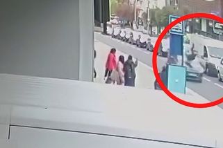 Vběhla přímo pod auto. Kamera ve Zlíně natočila sražení mladé chodkyně - Novinky