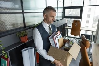 Na důchod Češi často dobrovolně čekají na úřadu práce. Mohou se tím připravit o desítky tisíc