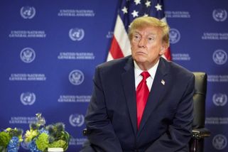 Trump obhajoval dohodu o naftě, kterou uzavřel s Putinem. Útočil přitom na média i EU