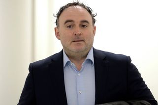 Hledaný boss se našel. Nechal se na dálku vyslechnout a přijel i do Česka - Seznam Zprávy