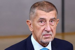 Odmítněte slovní útoky, vyzval Babiš šéfredaktory. Macinka vedle něj urážel novináře - Novinky
