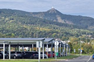 V Liberci vzniklo největší solární parkoviště v Česku. Pokrylo by spotřebu energie až 600 domácností - Novinky
