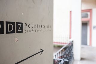 Jediný trest za „Fialovu“ kampeličku: Třicetimilionová pokuta pro ČSOB