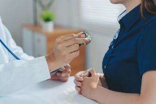 Praktičtí lékaři v regionech chybí, situace už je alarmující. Výzkum ukázal, proč mladé doktory venkov neláká