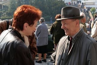 Od 1. listopadu klesnou důchody dalším bývalým funkcionářům. Krácení se týká i vybraných pracovníků StB
