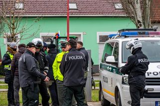 Bizarní sebevražda muže z Moravy. Pobodal exmanželku, pak si utrhl hlavu