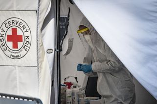 Bezmála 15 tisíc. Oproti loňskému podzimu roste počet nakažených rychleji - Seznam Zprávy