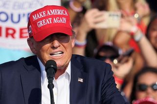 Cesta k míru. Dýka do zad. Jak čeští politici komentují Trumpovo nadbíhání Rusům - Novinky