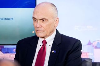 Přijde devastující odveta. USA otevřeně vyhrožují Evropě kvůli plánu upřednostnit evropské firmy - Novinky