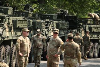 Vojenská přehlídka za státní peníze se podle průzkumu nelíbí dvěma třetinám Američanů - Novinky