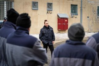 Recenze: Oddíl B od Prušinovského a Kolečka předčí většinu českých seriálů - Seznam Zprávy