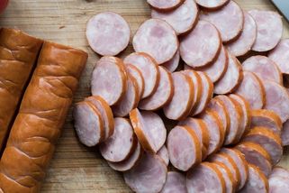 Nejhorší salám ze supermarketu: U gothaje hlídá vyhláška jen 40 % masa, rozdíly jsou obrovské. Za socialismu měl víc masa