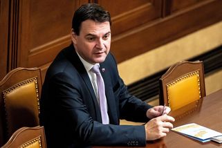 Macinka odmítnul zpřísnění pro Rusy. Navzdory vlastním odborníkům - Novinky