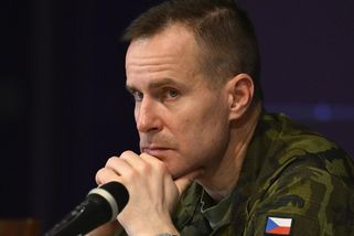 Diskusi o povinné vojně se nevyhneme, prohlásil Řehka - Novinky