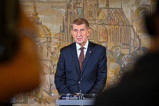 Bartoš na síti komentuje Babiše: Oligarcha-hokynář z východu