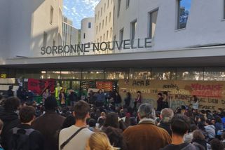 Sorbonne v obležení vlastních studentů. Paříž na hraně revoluce - Médium.cz